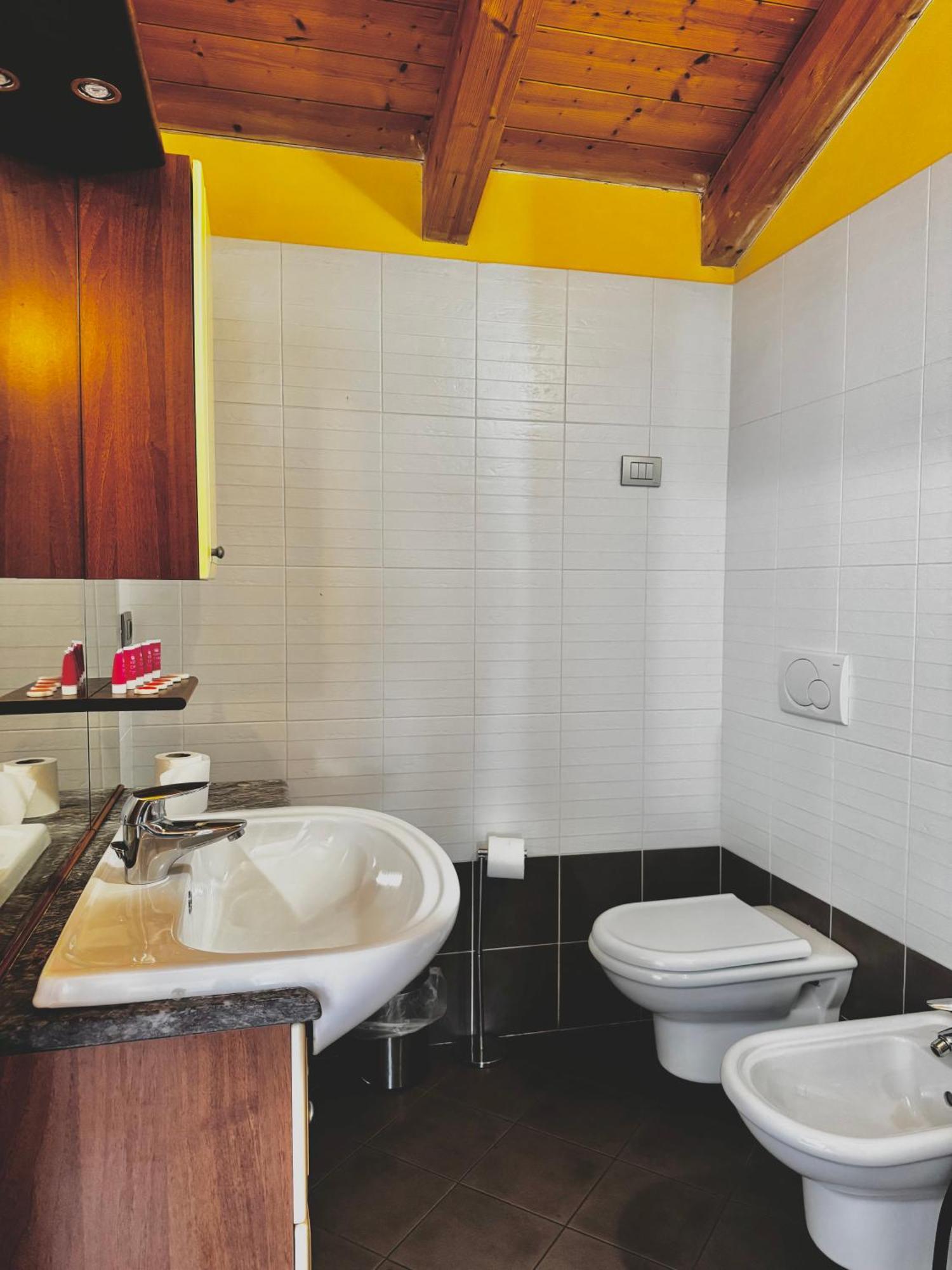 Sweet Spot Aparthotel Riva del Garda Exteriör bild
